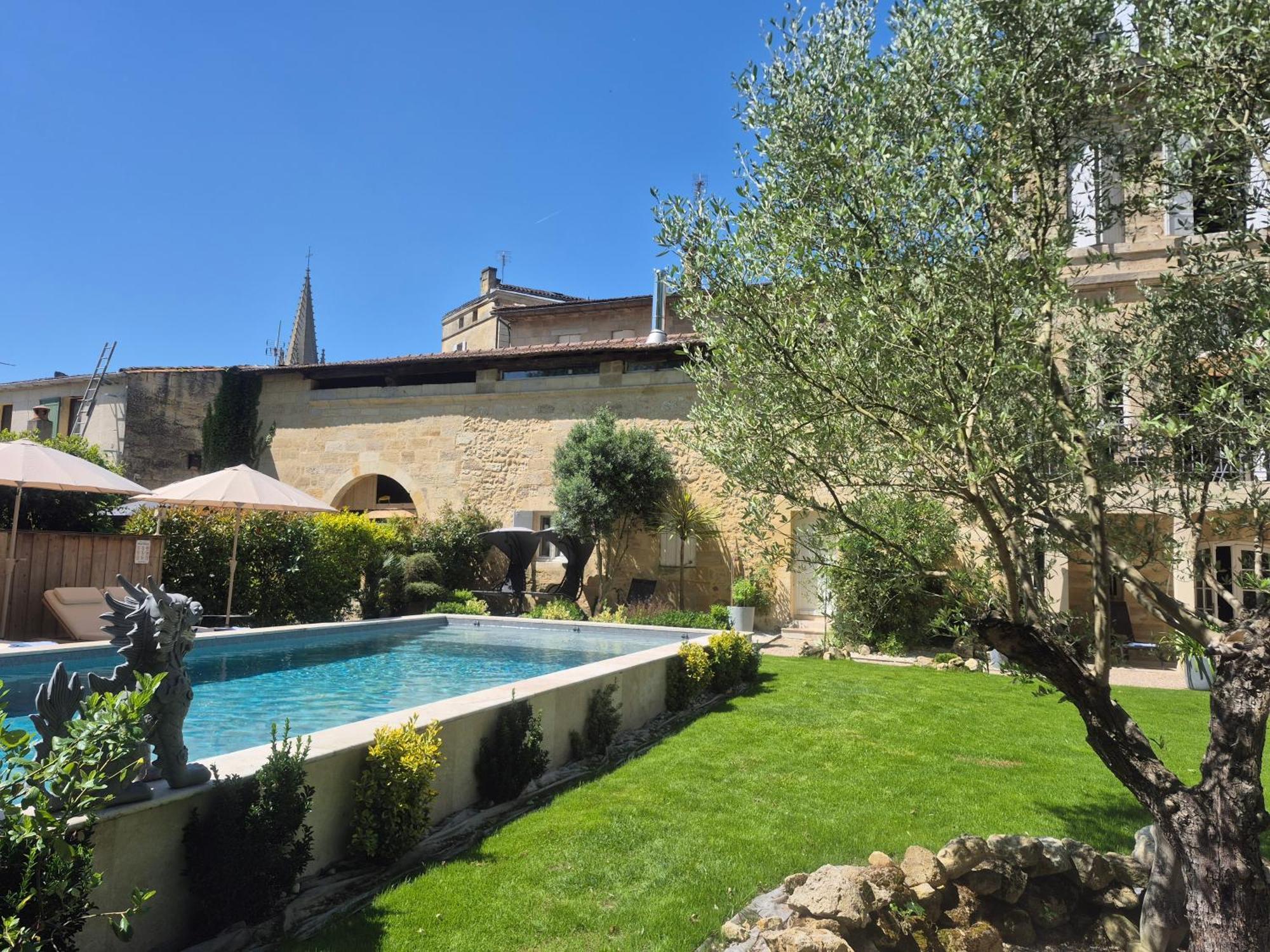Bed & Breakfast Pavillon Des Millesimes, Piscine & Spa Lussac (Gironde)